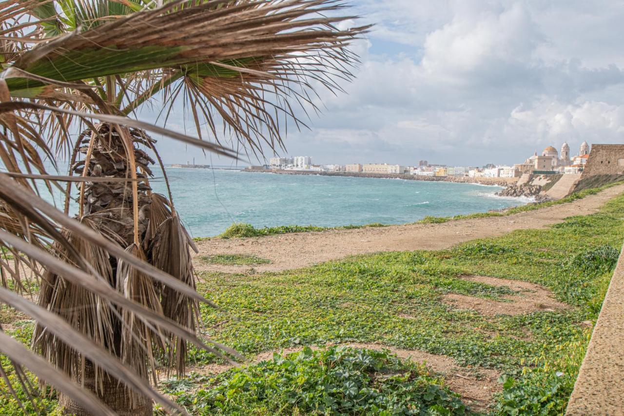 La Luna Nueva En Cádiz